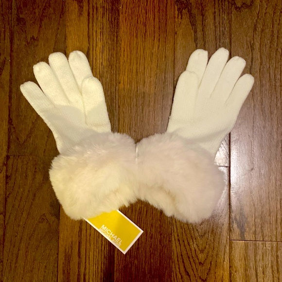 Michael Kors ladies knit gloves with faux fur cuff - Picture 1 of 5